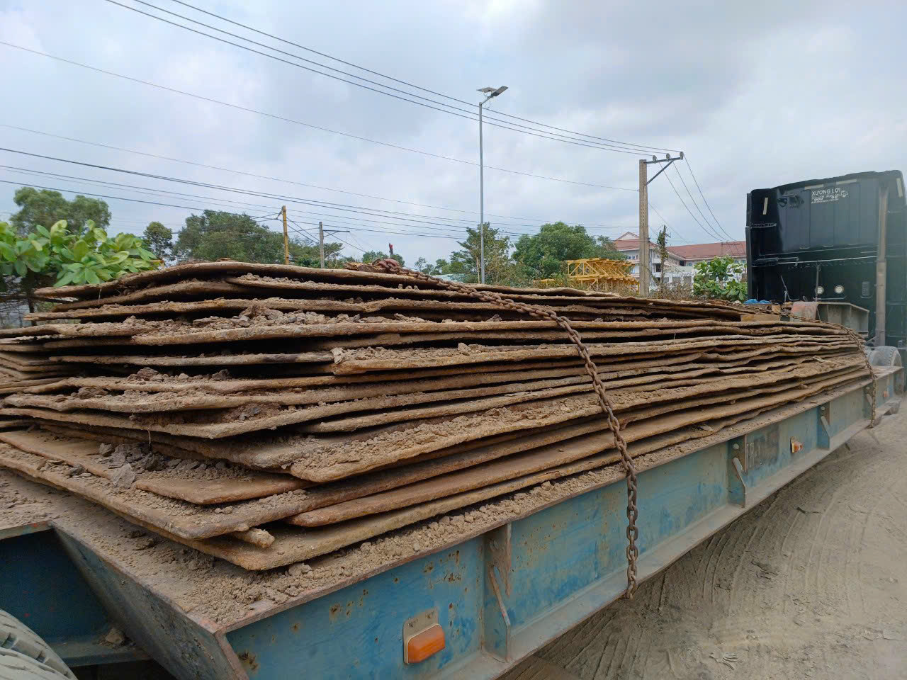 cho thuê tôn tấm rải đường chống lầy tại trà vinh
