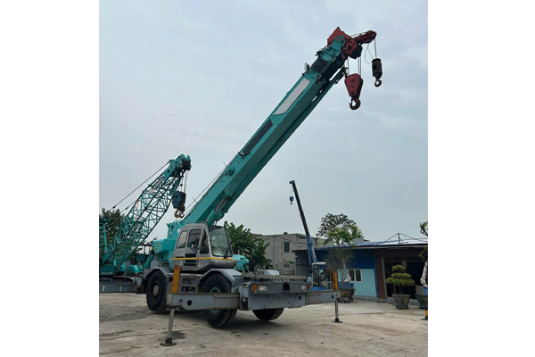 cho thu&ecirc; xe cẩu kato l&agrave;o cai