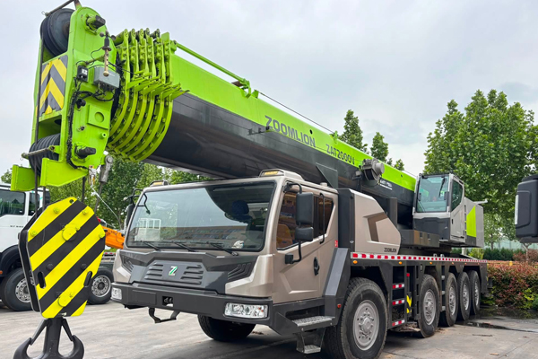 cho thuê xe cẩu kato tại quảng trị