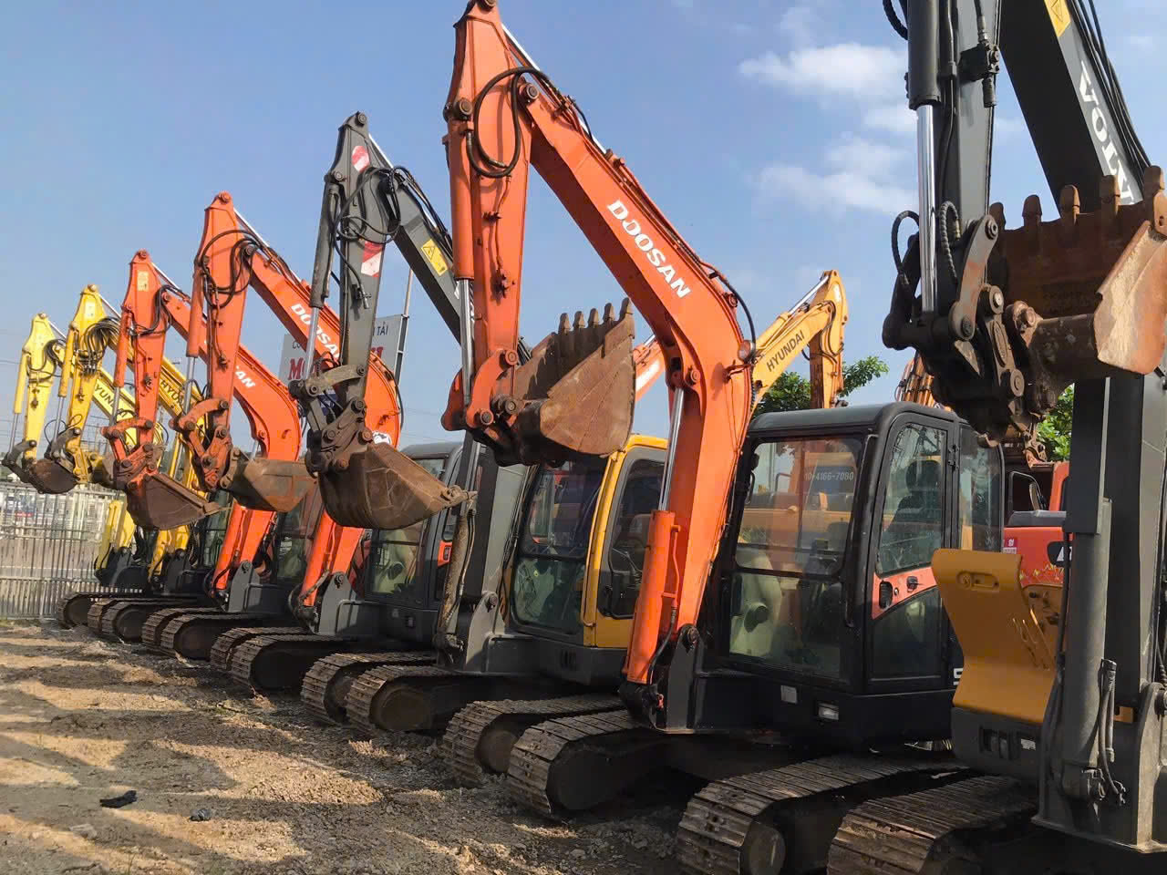 cho thuê xe cuốc tại Hậu Giang