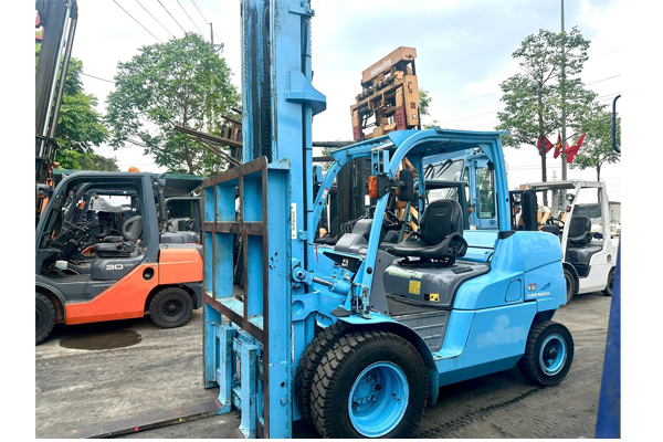 cho thu&ecirc; xe n&acirc;ng tại bạc li&ecirc;u