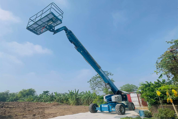cho thu&ecirc; xe n&acirc;ng người tại quảng b&igrave;nh