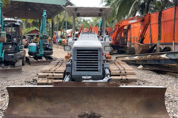 cho thu&ecirc; xe ủi c&agrave; mau
