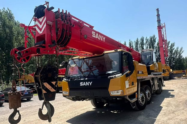 Cho thuê xe cẩu Kato Quảng Ngãi