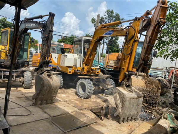 Cho thuê xe cuốc Long An